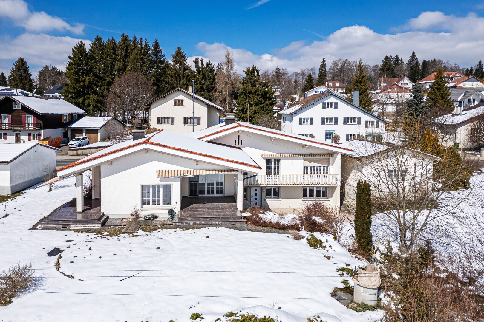 façade avec snow, property visible, day time, residential view, et vue résidentielle