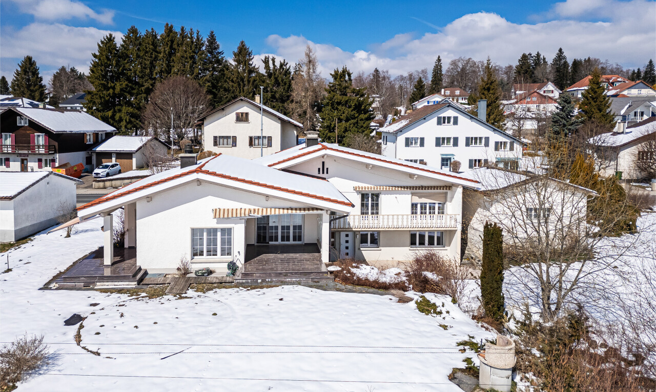 façade avec snow, property visible, day time, residential view, et vue résidentielle