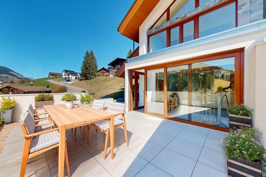 terrasse avec day time, coin repas extérieur, from property, véranda, et vue sur la montagne