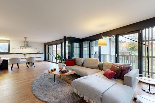 salon / salle à manger avec inside property, wood finish floor, sol en finition bois, natural light, et lumière naturelle