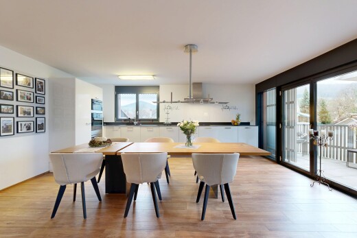 salle à manger avec inside property, drywall, cloison sèche, wood finish floor, et sol en finition bois