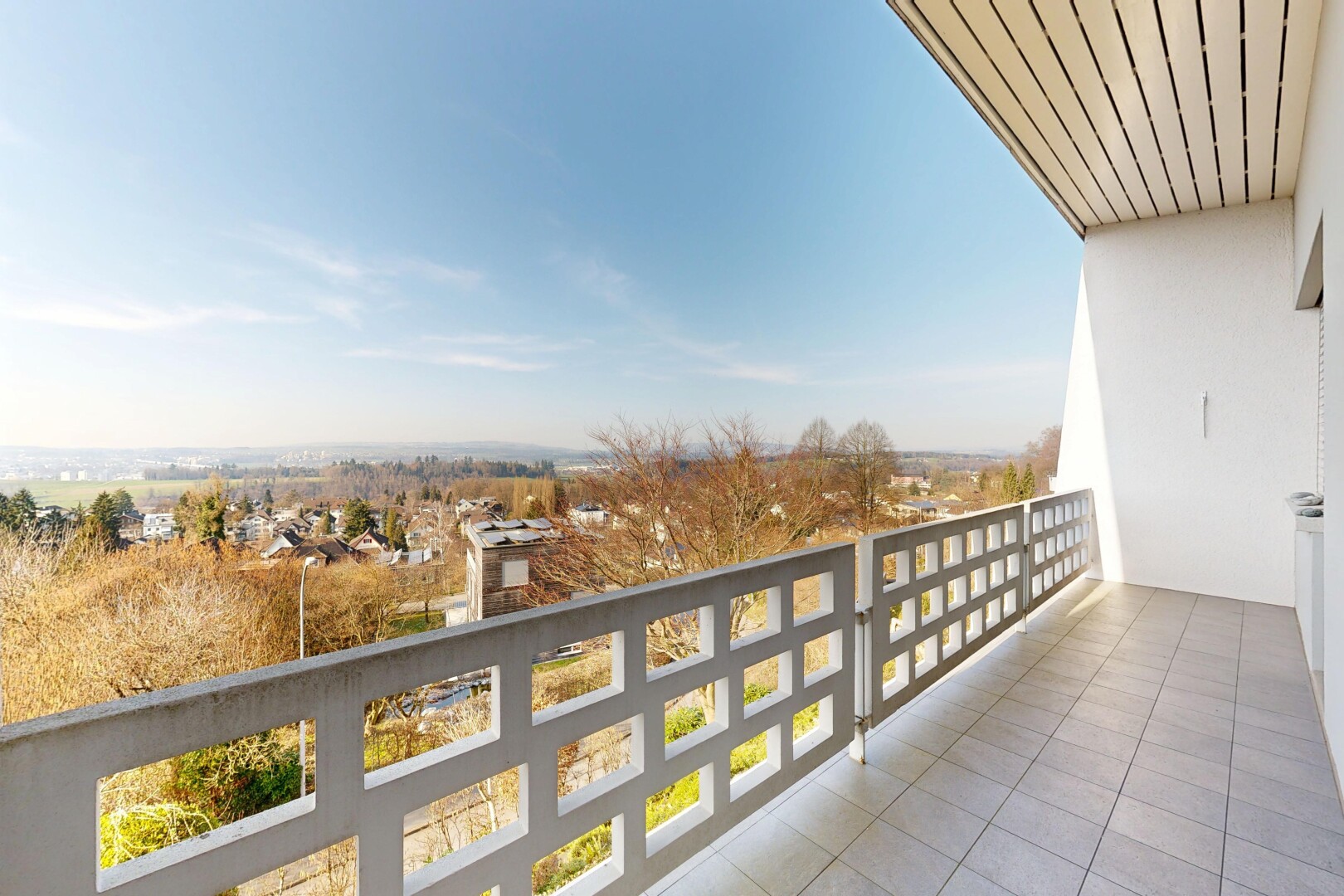 balcon avec balcon, from property, et day time
