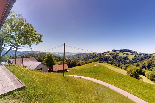 vue sur la montagne avec power lines view et day time