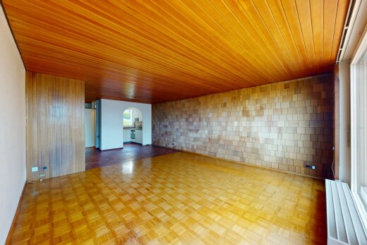 leerer raum mit holzdecke, wood ceiling, gewölbte gehwege, inside property, und parquet floor