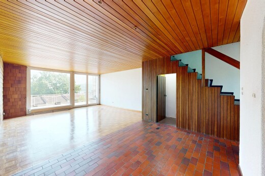 leerer raum mit natural light, natürliches licht, treppen, inside property, und brick finish floor