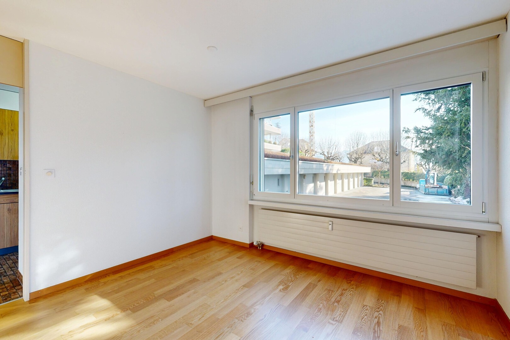 pièce vide avec inside property, lumière naturelle, natural light, cloison sèche, et drywall