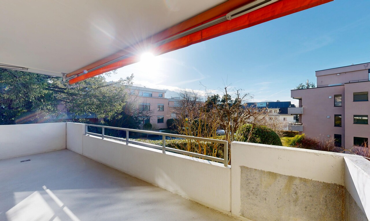 terrasse avec from property, day time, et balcon