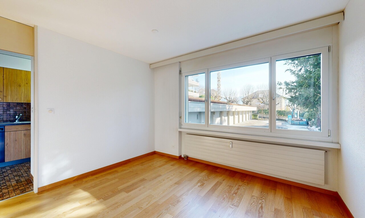 pièce vide avec inside property, lumière naturelle, natural light, cloison sèche, et drywall