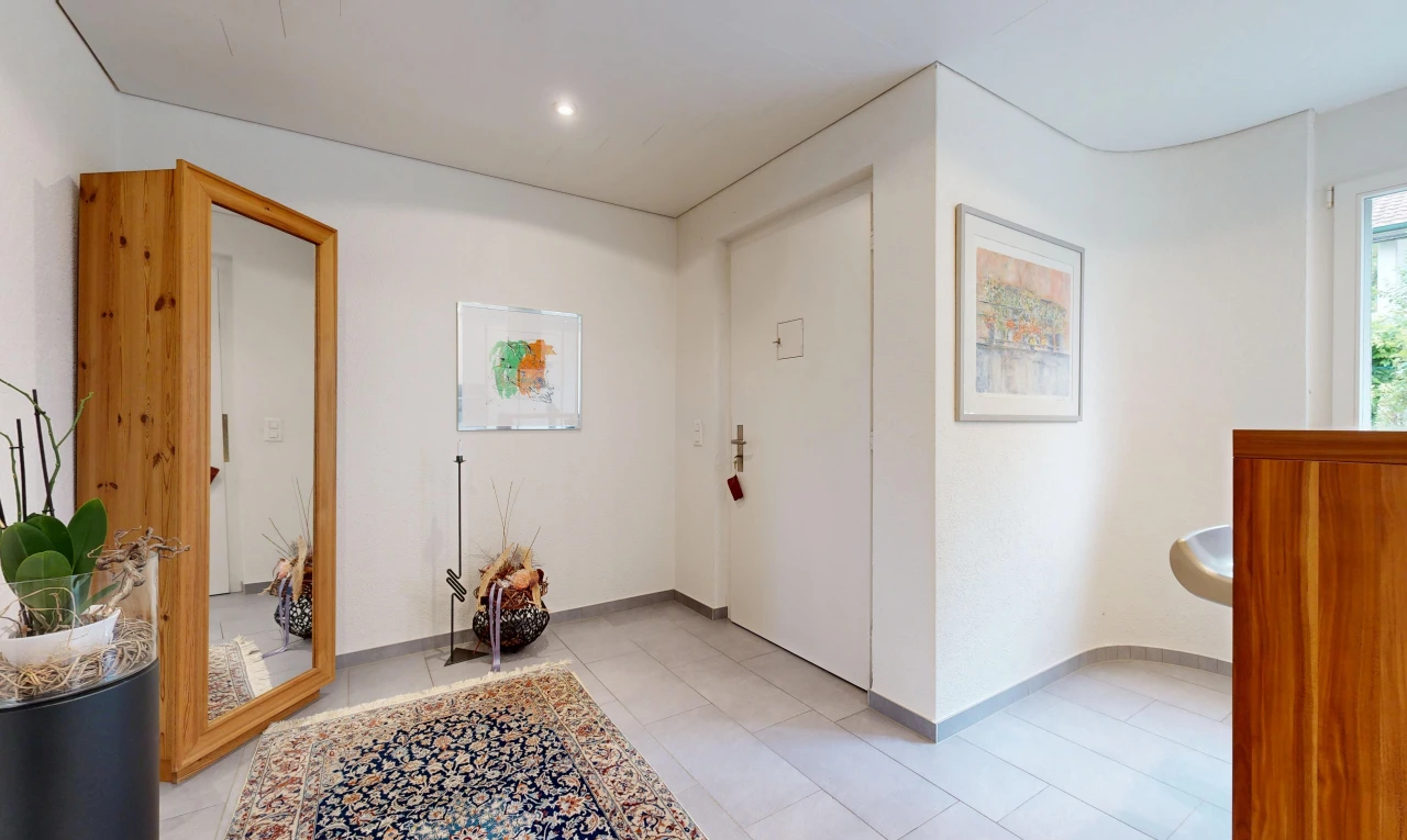 couloir avec éclairage encastré, drywall, cloison sèche, inside community, et light floor