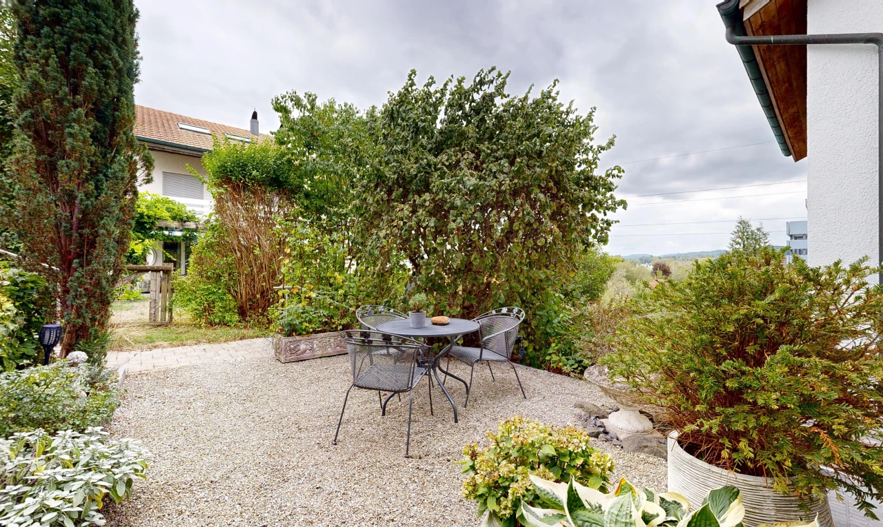 terrasse avec overcast, terrasse, coin repas extérieur, et from property