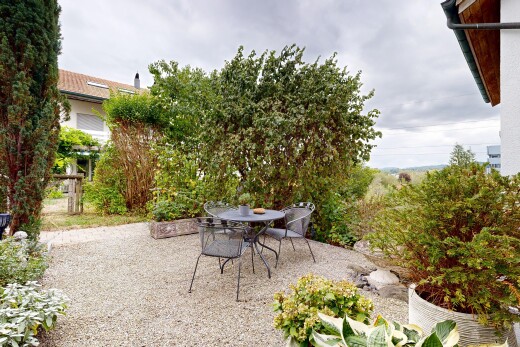 terrasse avec overcast, terrasse, coin repas extérieur, et from property