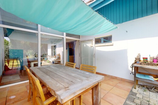 terrasse avec terrasse, coin repas extérieur, et inside property