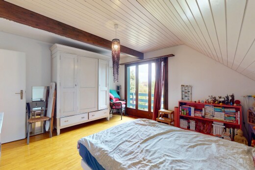 chambre avec inside property, natural light, lumière naturelle, drywall, et cloison sèche