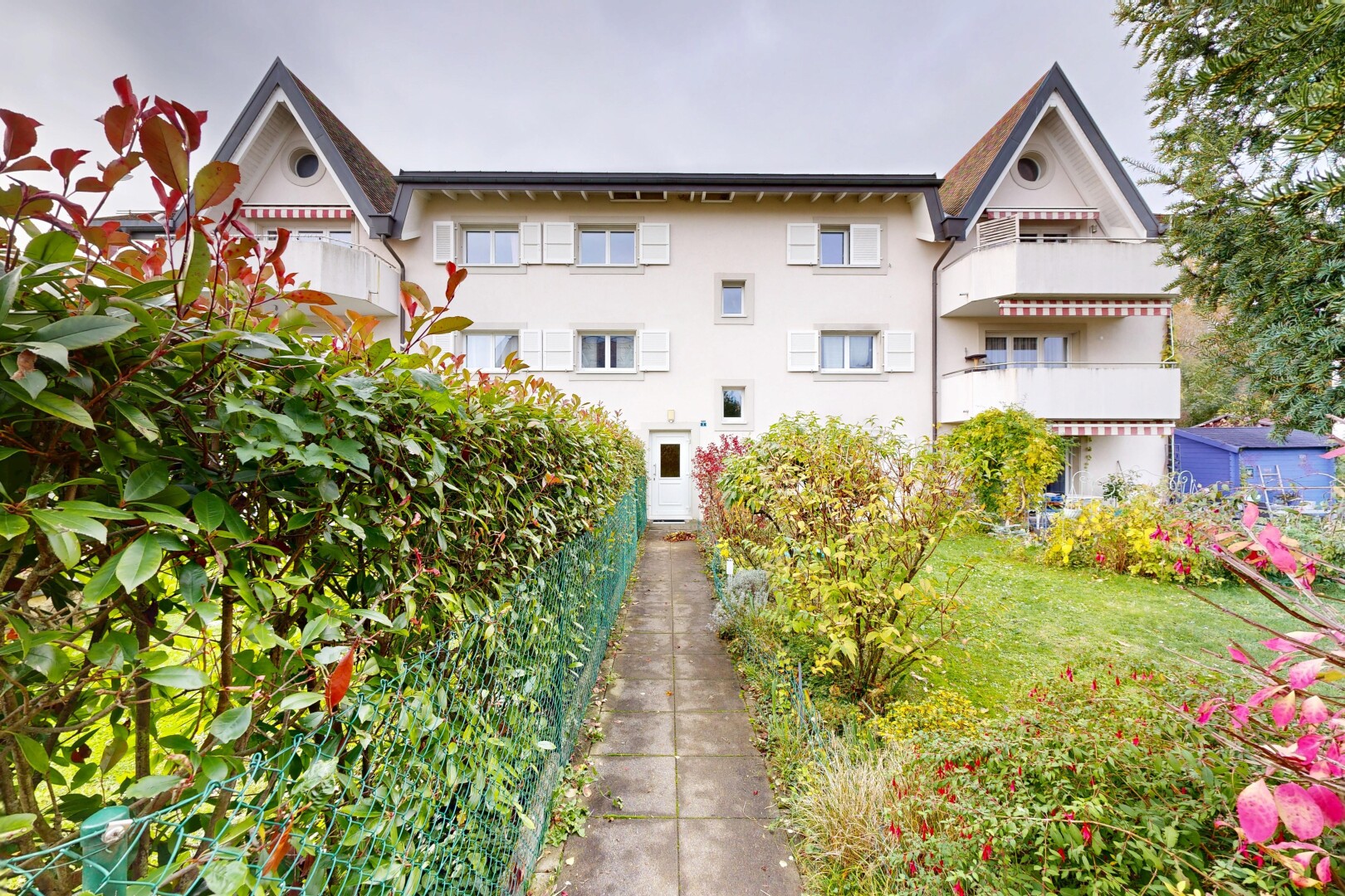 view of property featuring stucco siding