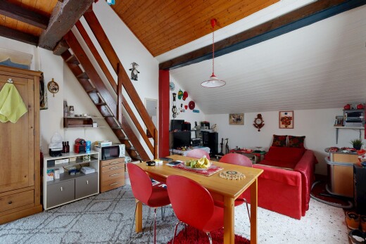 salon / salle à manger avec plafond à poutres, beamed ceiling, plafond voûté, vaulted ceiling, et high end ceiling
