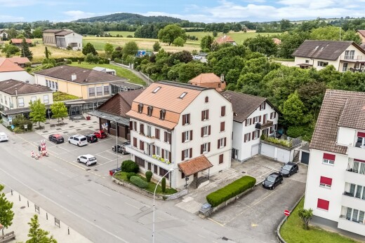 façade avec bordures, day time, et drone view