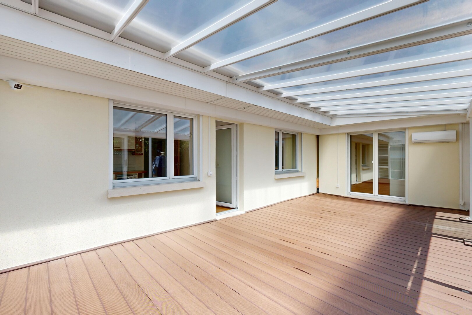 terrasse mit deck, from property, und wandklimaanlage