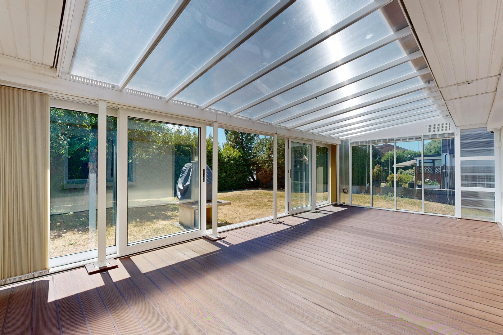 terrasse mit deck und grill