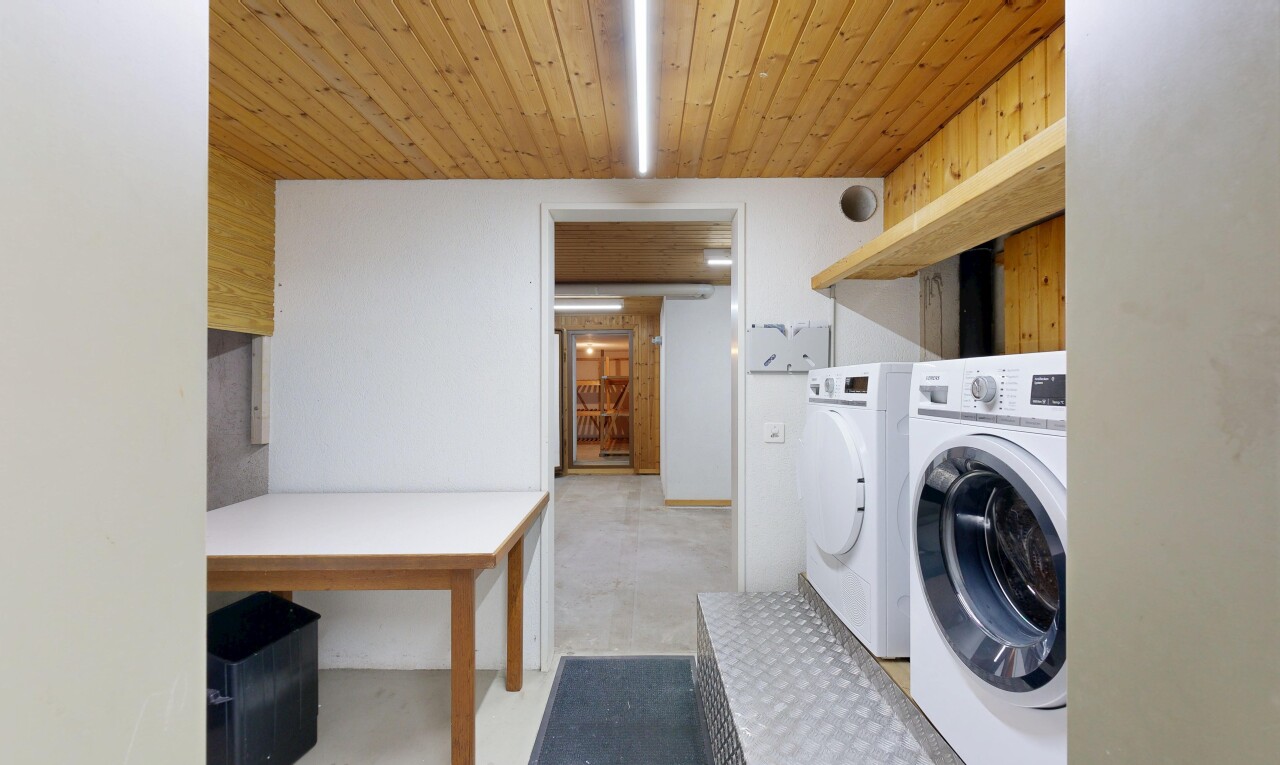 wäschekammer mit light floor, gipskartonwand, drywall, inside property, und tumbler