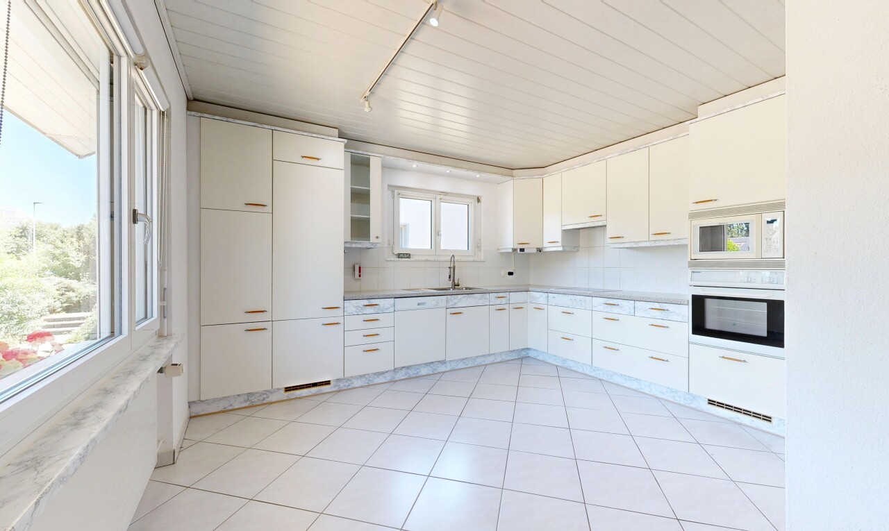 küche mit light floor, ofen, deckenbeleuchtung, track lighting, und küchenrückwand beim herd