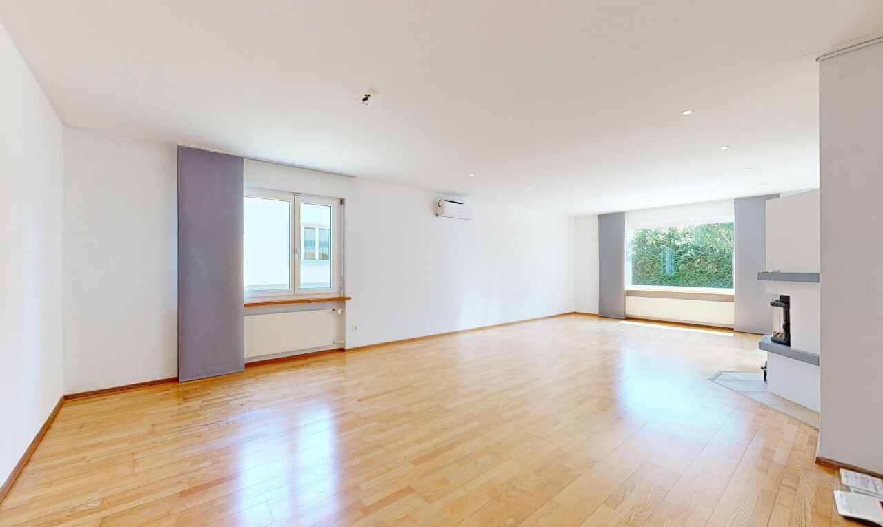 leerer raum mit holzfußboden, wood finish floor, inside property, light floor, und gipskartonwand
