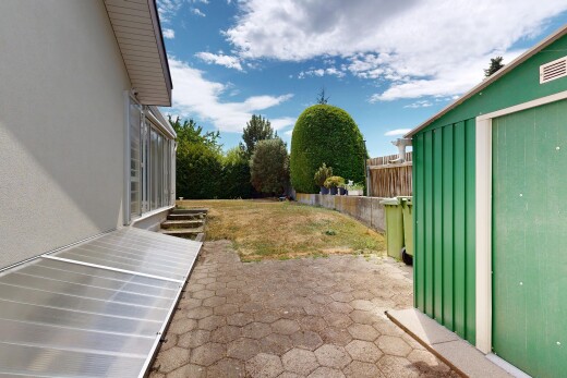 terrasse mit from property, day time, zaun, terrasse, und rasen