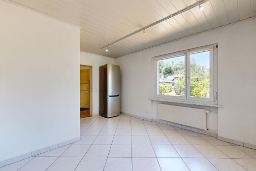 leerer raum mit deckenbeleuchtung, track lighting, day time, inside property, und gipskartonwand