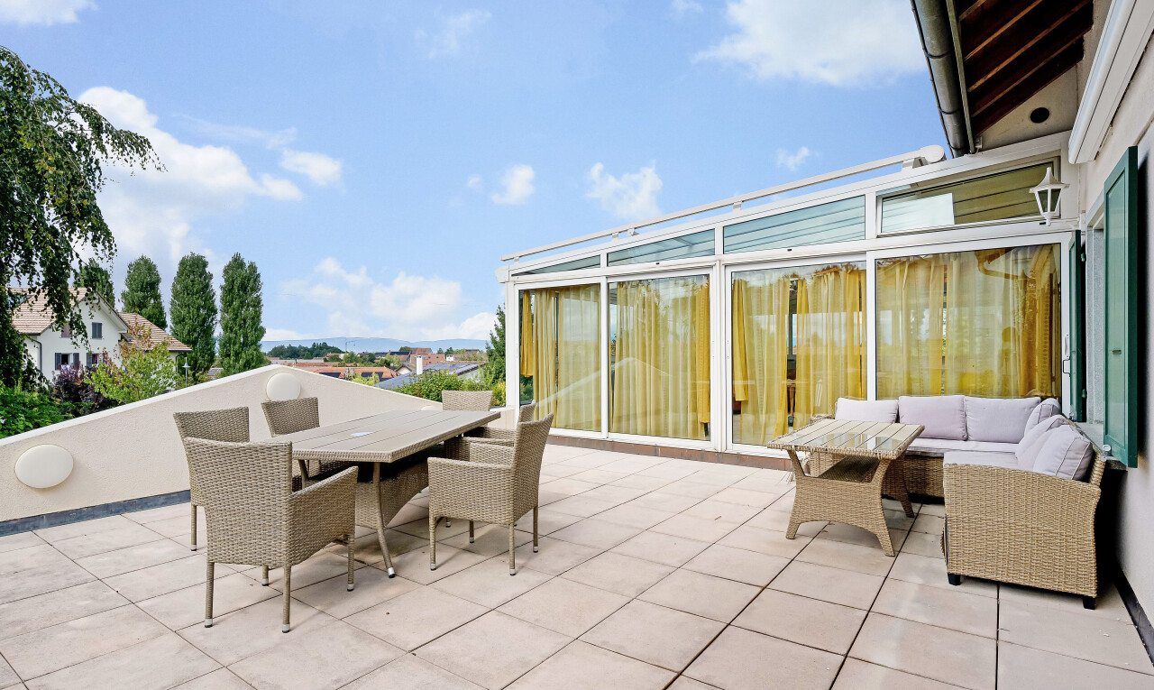 terrasse avec coin repas extérieur, terrasse, véranda, from property, et day time