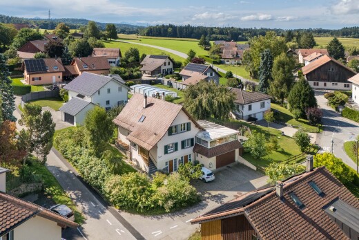 outdoor house with a residential view and driveway