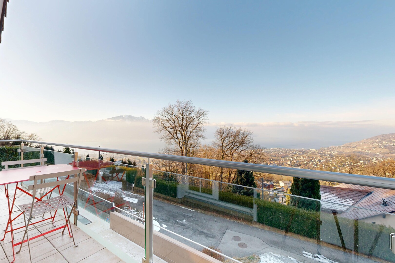 balcon avec terrasse, vue sur la montagne, mountain view, et from property