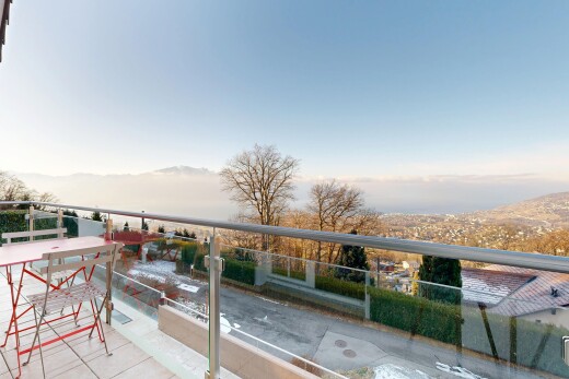 balcony featuring a mountain view