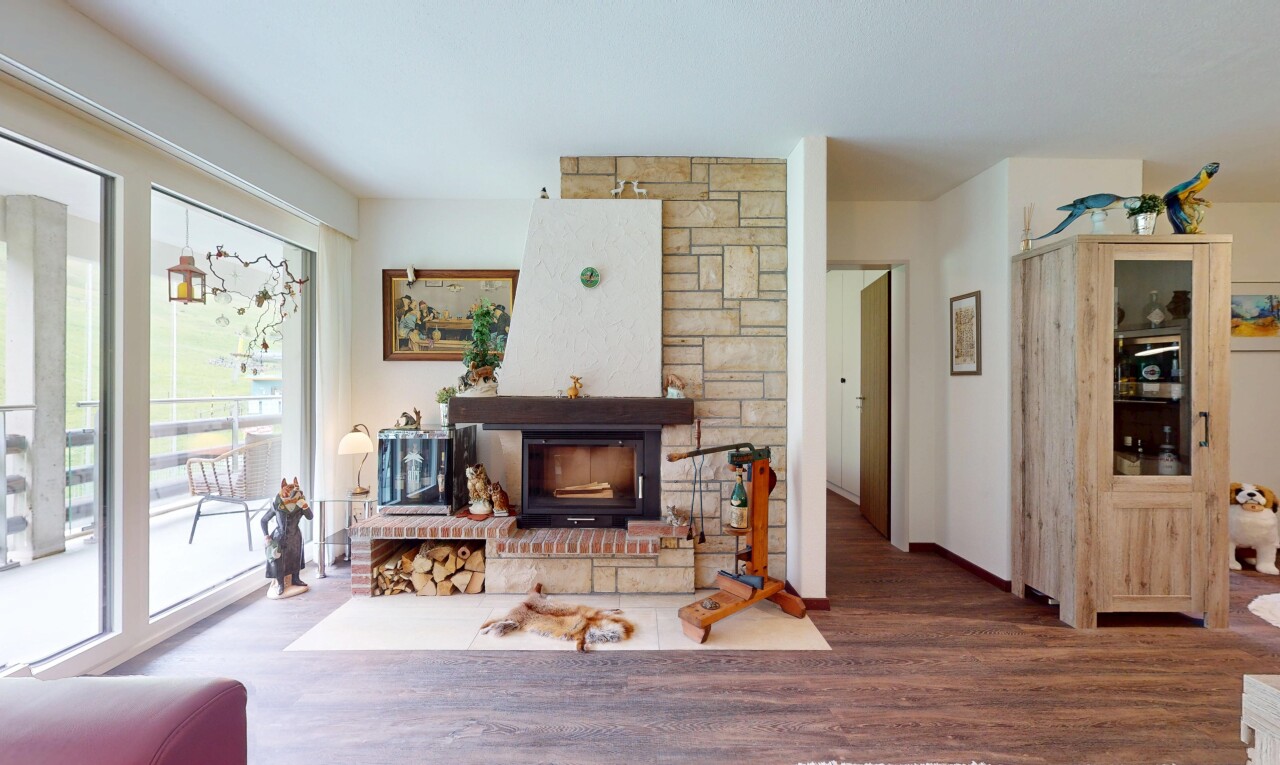 wohnzimmer mit inside property, natürliches licht, natural light, gipskartonwand, und drywall