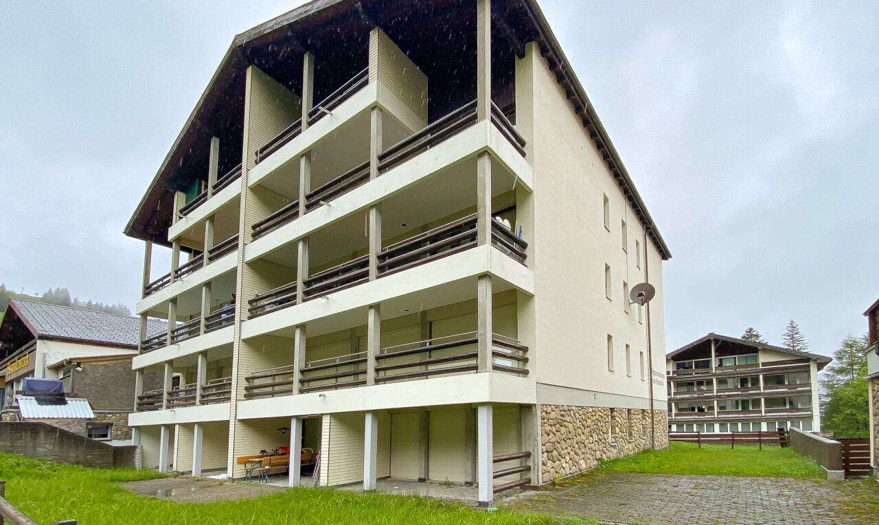 außenansicht mit property visible, overcast, und balkon