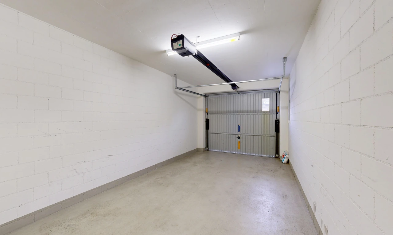 parking avec inside property