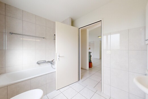bad mit komplettes badezimmer, tile floor, fliesenboden, light floor, und tile wall