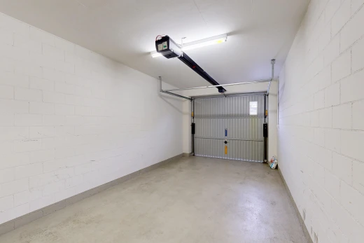 parking avec inside property