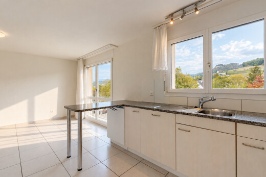 küche mit dark countertops, light floor, day time, gipskartonwand, und drywall
