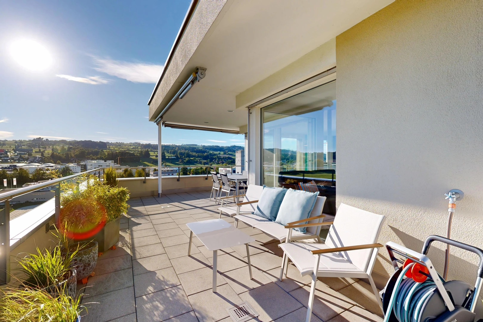 terrasse mit terrasse, day time, und from property