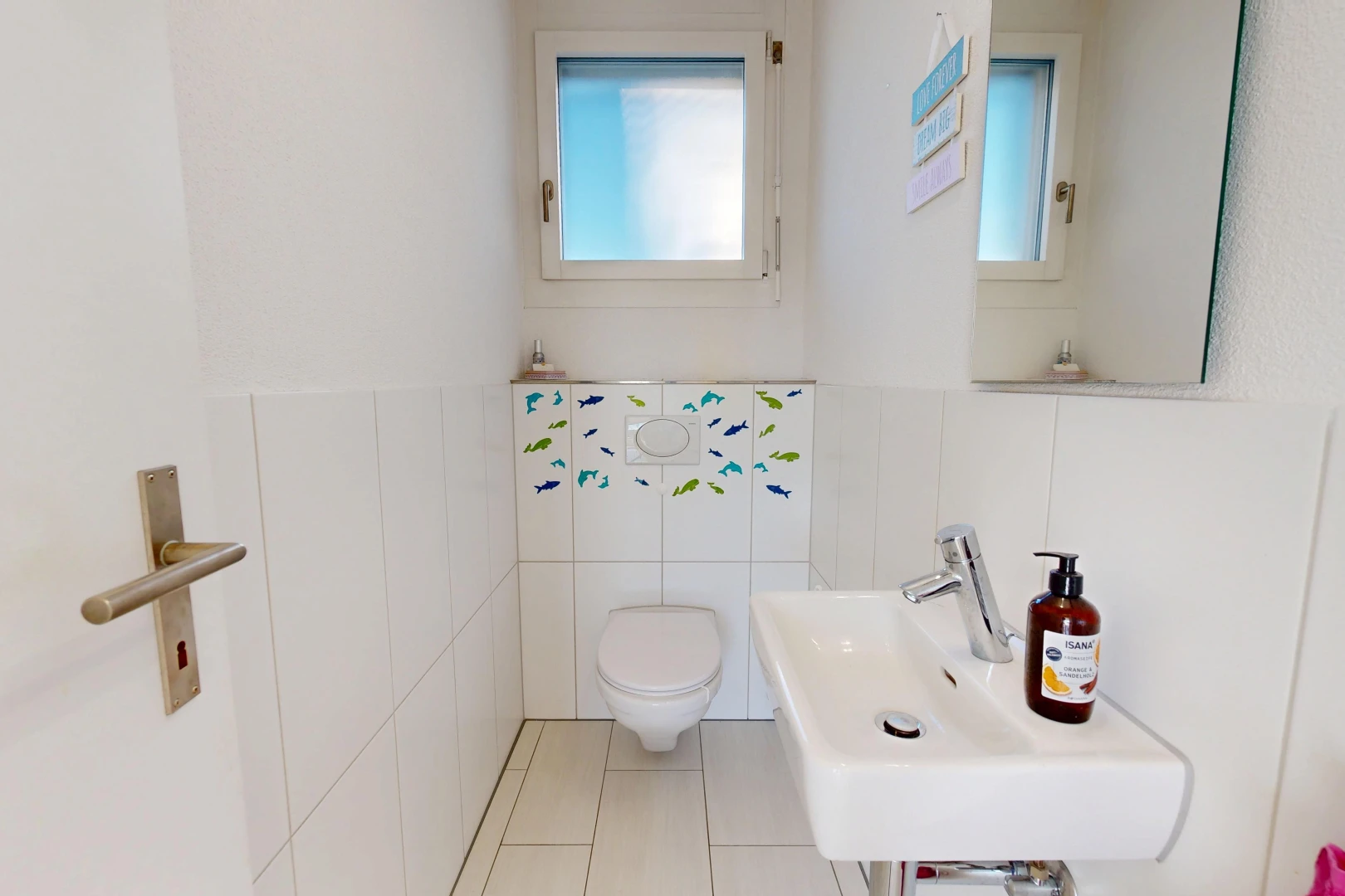 bad mit waschbecken, spiegel, gäste-wc, drywall, und gipskartonwand