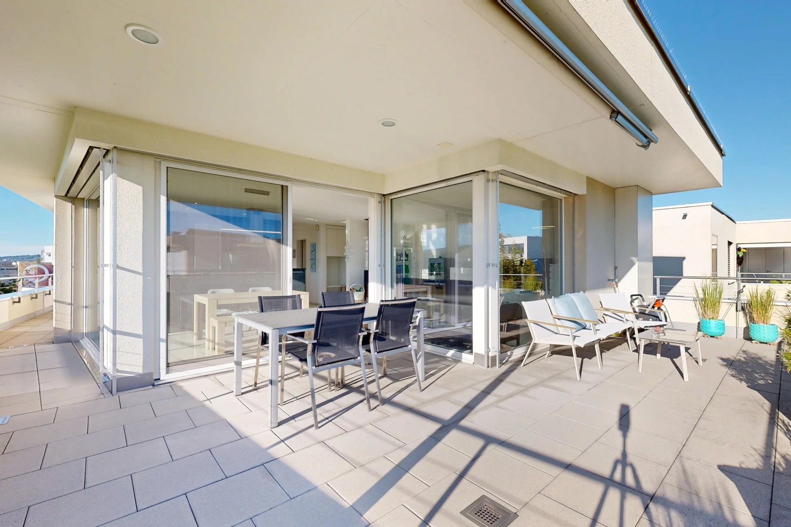 terrasse mit day time und from property