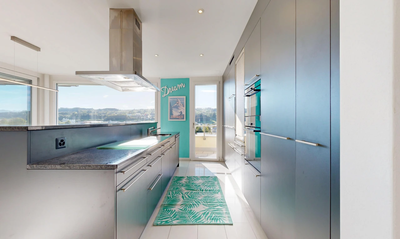 küche mit dunstabzugshaube, light floor, dark countertops, flat panel cabinets, und schränke mit flachen paneelen