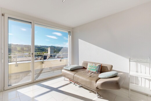 salon avec day time, view focus, light floor, sol en carrelage, et tile floor