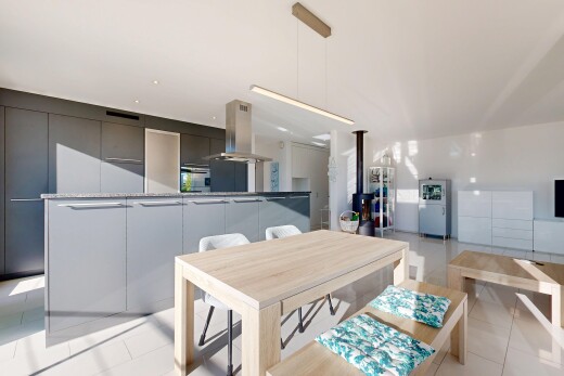 esszimmer mit drywall, gipskartonwand, tile floor, fliesenboden, und light floor
