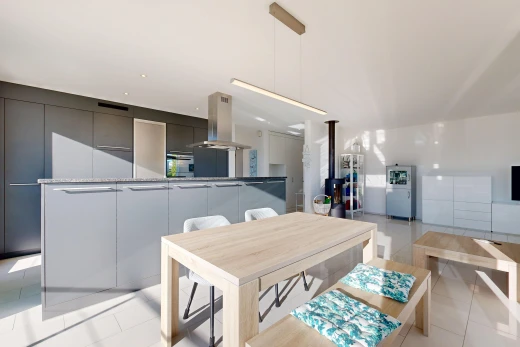 esszimmer mit drywall, gipskartonwand, tile floor, fliesenboden, und light floor