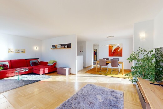 wohn- / esszimmer mit inside property, gipskartonwand, drywall, parquet floor, und fernseher