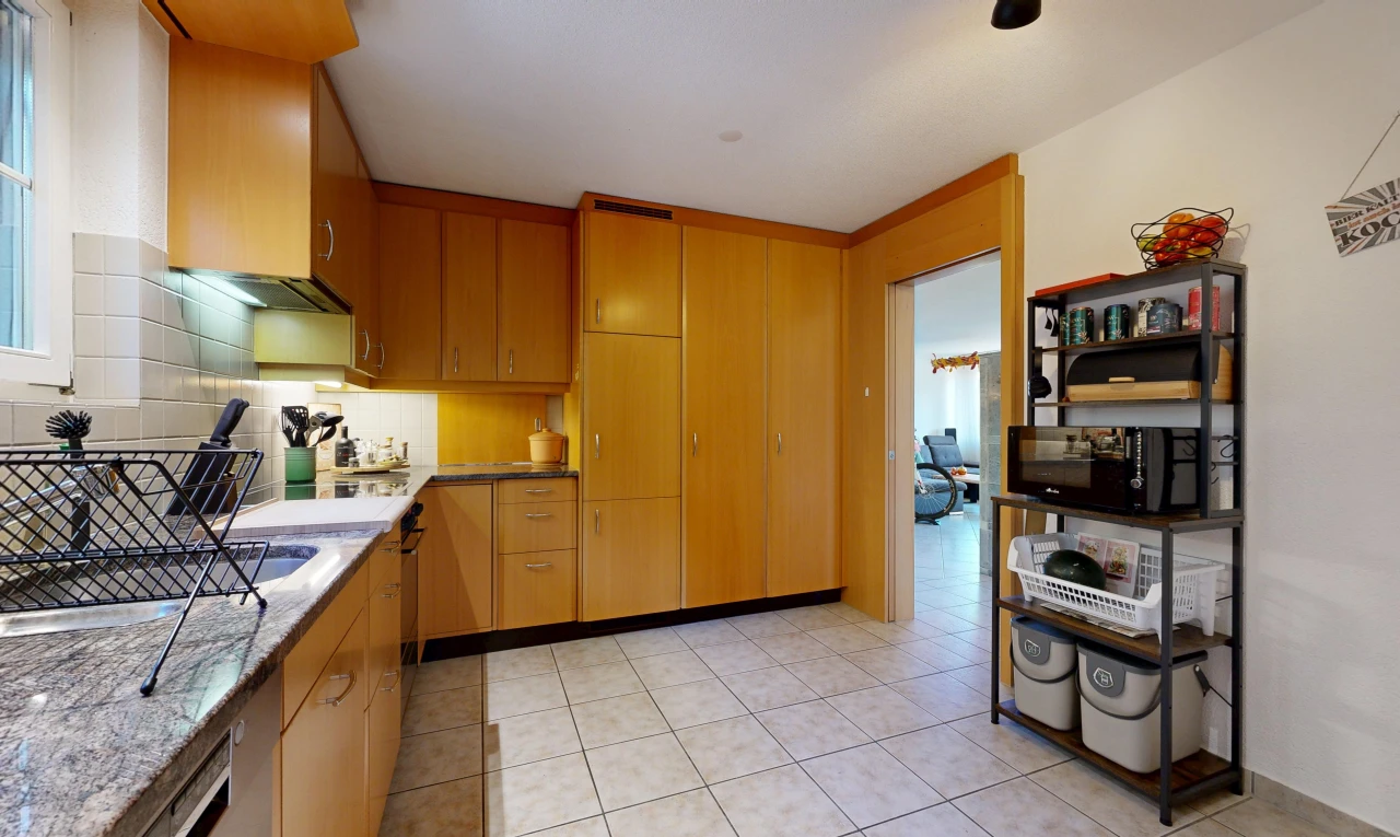 küche mit light floor, fliesenboden, tile floor, gipskartonwand, und drywall