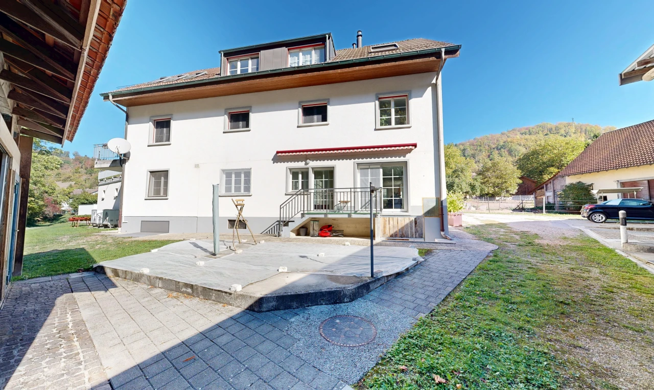 außenansicht mit markise, property visible, day time, rasen, und terrasse