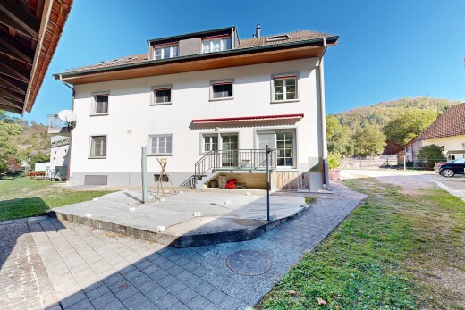 außenansicht mit markise, property visible, day time, rasen, und terrasse