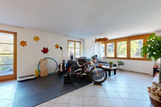 fitnessstudio mit gipskartonwand, drywall, fliesenboden, tile floor, und außenzugang