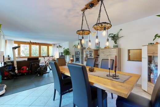 esszimmer mit gipskartonwand, drywall, inside property, und natürliches licht